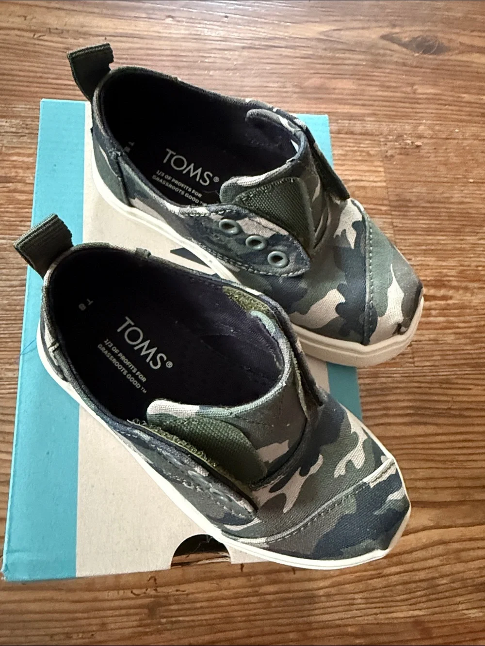 TOMS Kids Camo Slip-On Sneakers in Green and Tan size 8 NEW